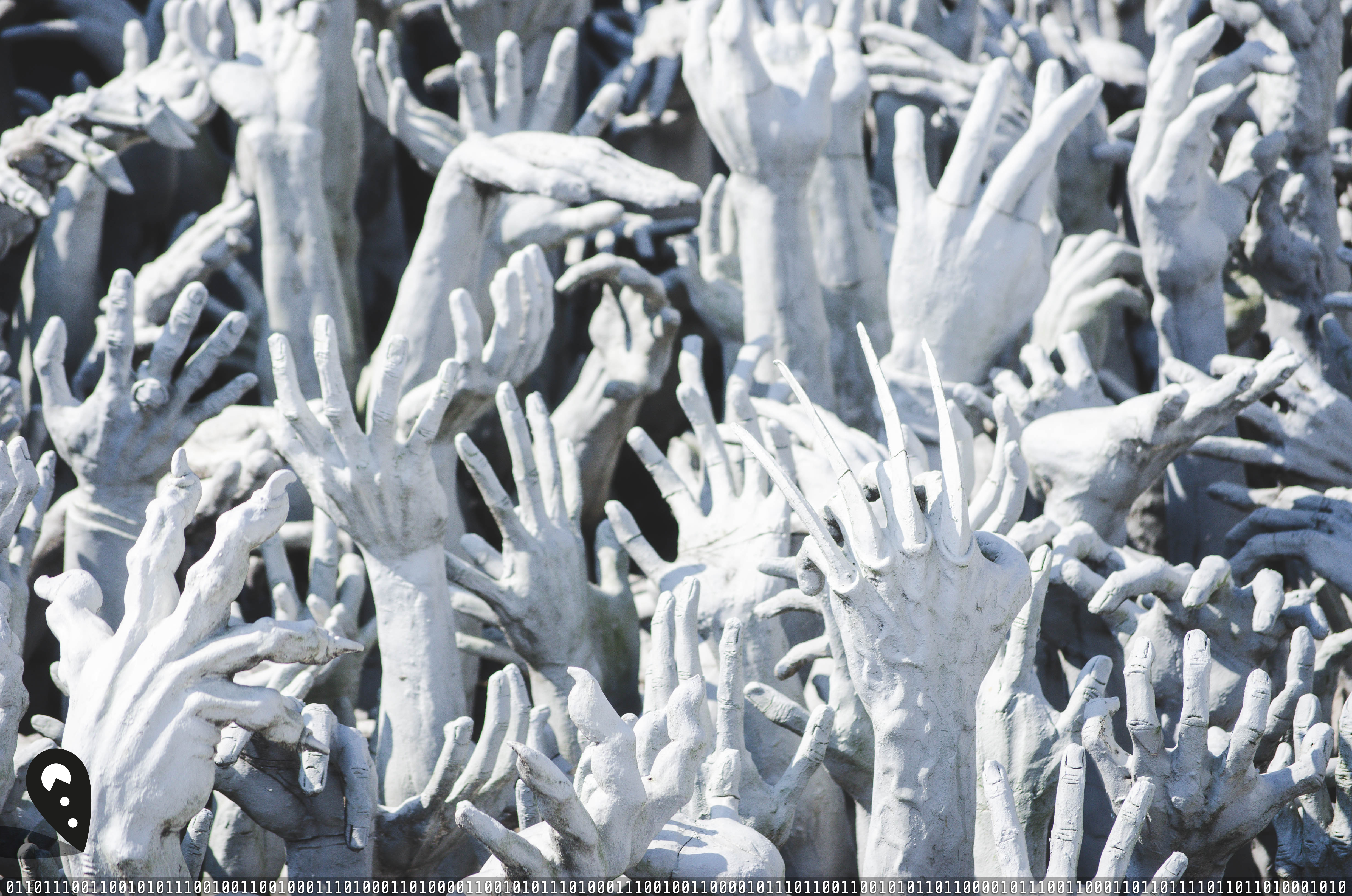 Le mani che si vedono all'entrata del tempio